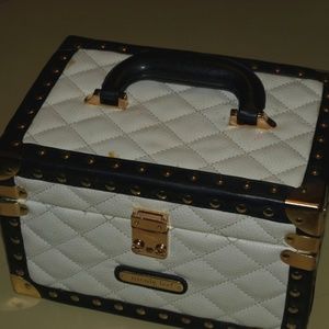 Makeup box or jewelry